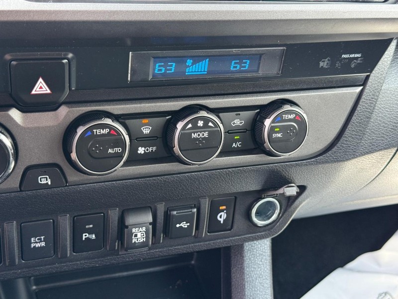 Toyota Tacoma 4WD Vehicle Image 18