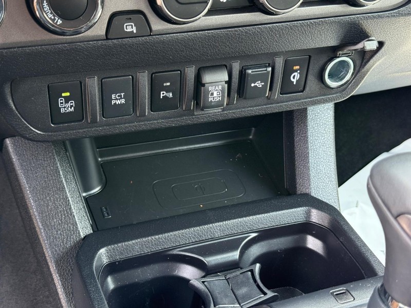 Toyota Tacoma 4WD Vehicle Image 19