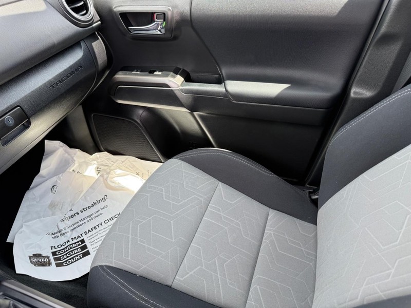 Toyota Tacoma 4WD Vehicle Image 21