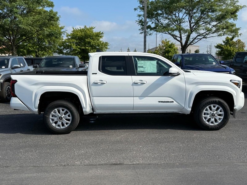 Toyota Tacoma 4WD Vehicle Image 02