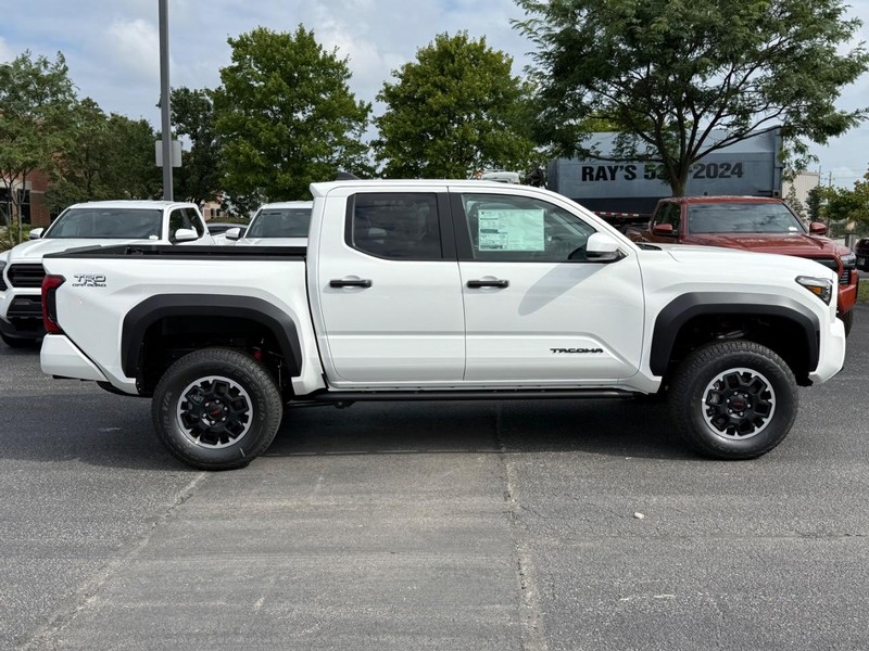 Toyota Tacoma 4WD Vehicle Image 02