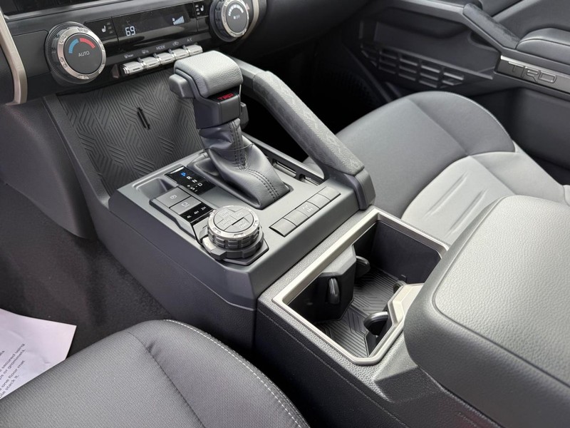 Toyota Tacoma 4WD Vehicle Image 14