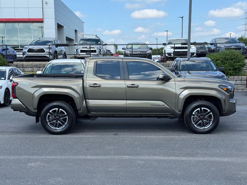 Toyota Tacoma 4WD Vehicle Image 02