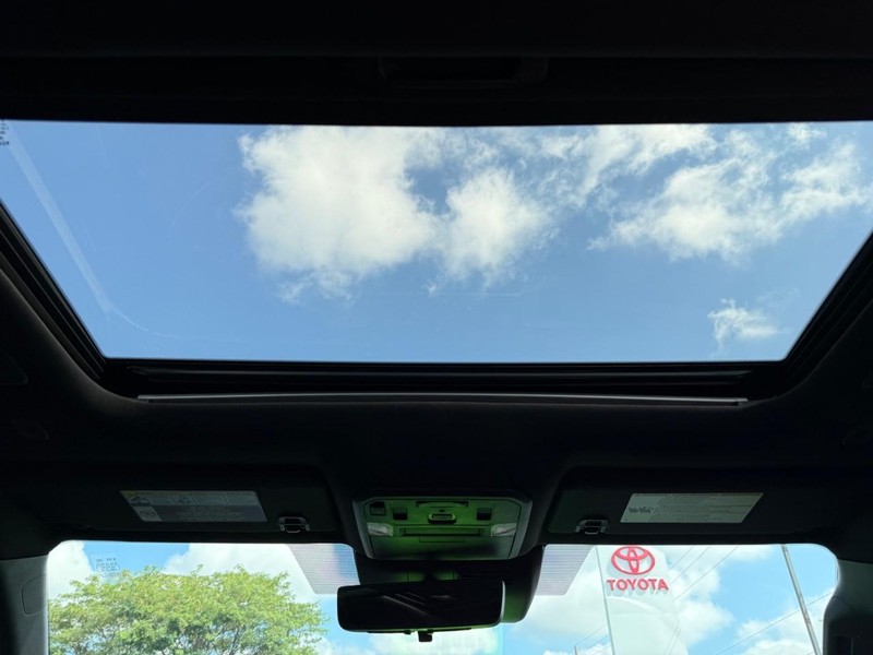 Toyota Tacoma 4WD Vehicle Image 11