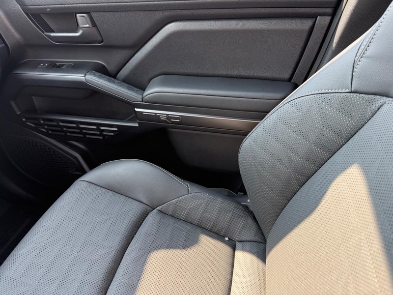 Toyota 4Runner Vehicle Image 16