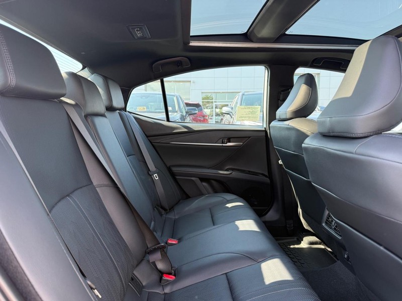 Toyota Camry Vehicle Image 04