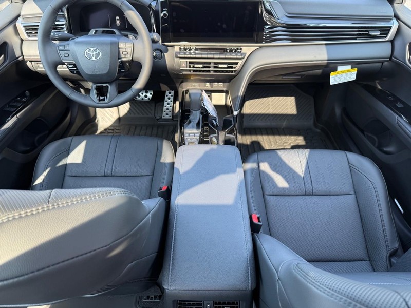 Toyota Camry Vehicle Image 06