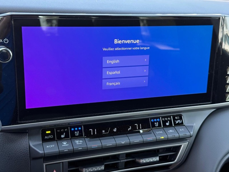 Toyota Camry Vehicle Image 12