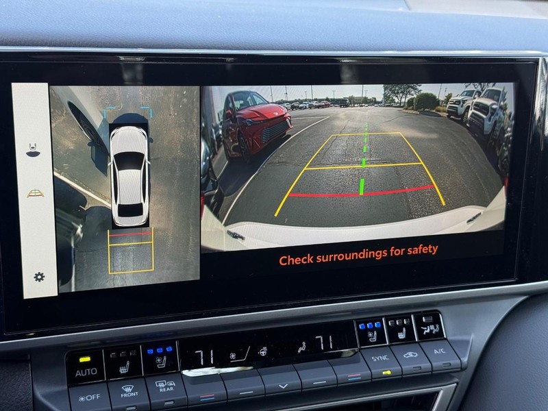 Toyota Camry Vehicle Image 13