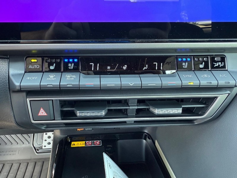 Toyota Camry Vehicle Image 14