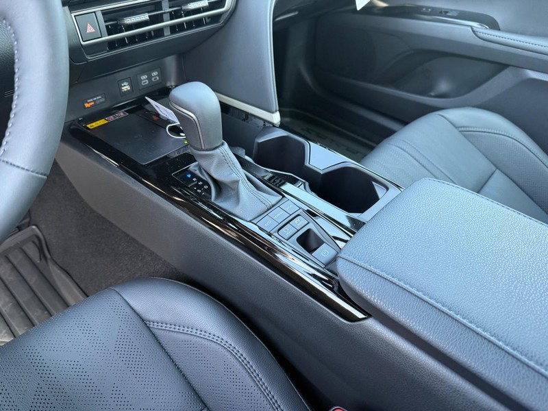 Toyota Camry Vehicle Image 15