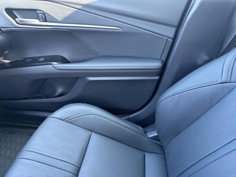 Toyota Camry Vehicle Image 16