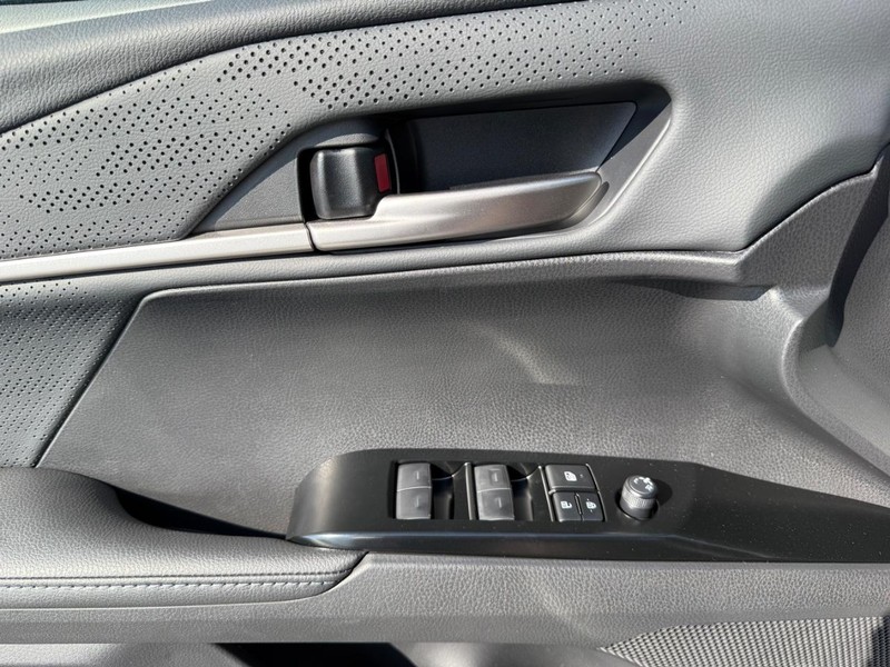 Toyota Camry Vehicle Image 20