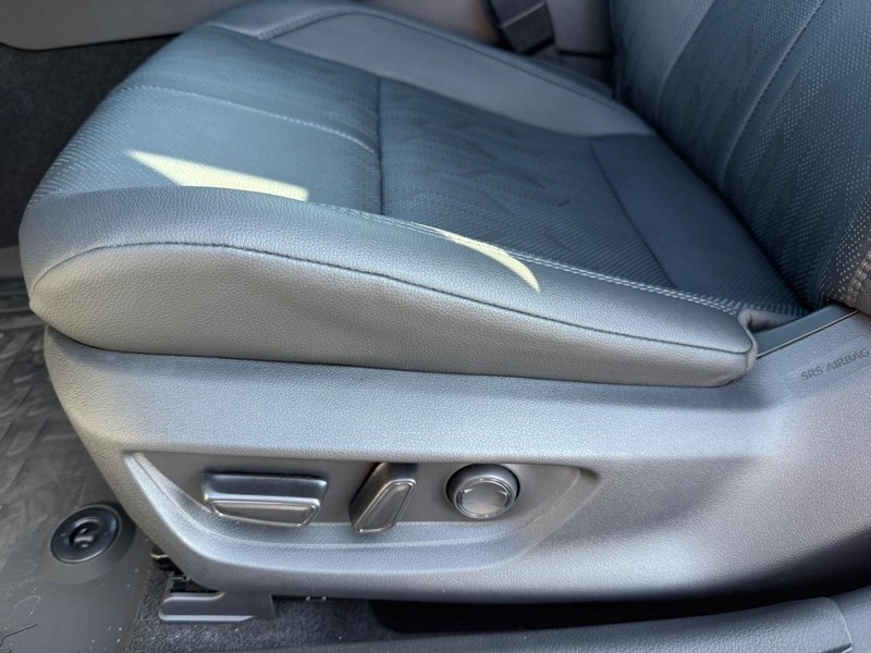 Toyota Camry Vehicle Image 21
