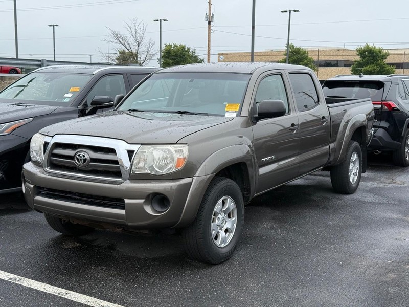 Toyota Tacoma Vehicle Image 02