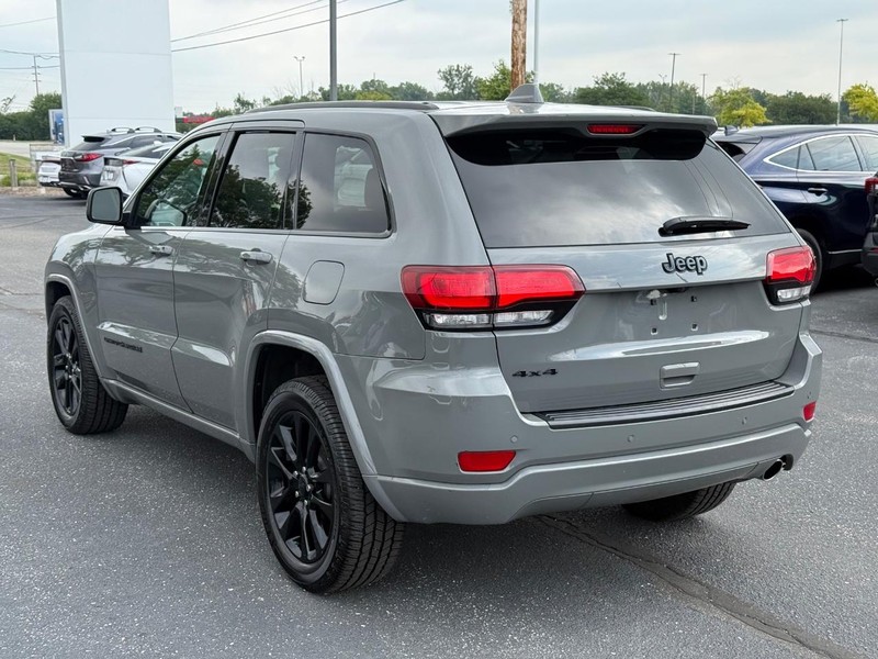 Jeep Grand Cherokee Vehicle Image 05