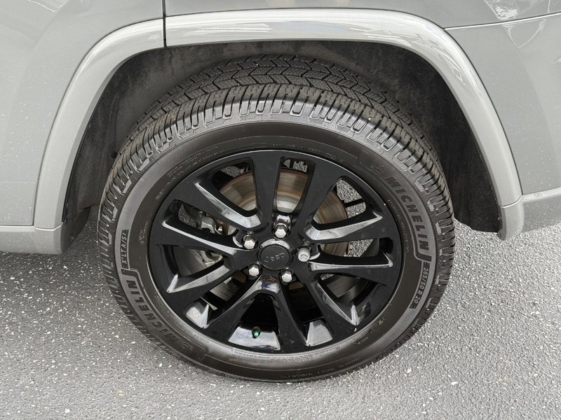 Jeep Grand Cherokee Vehicle Image 06