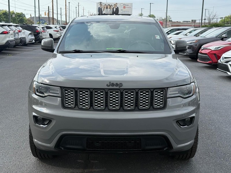 Jeep Grand Cherokee Vehicle Image 10