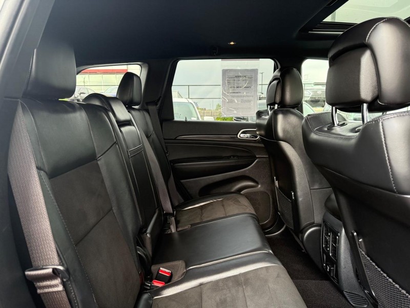 Jeep Grand Cherokee Vehicle Image 11