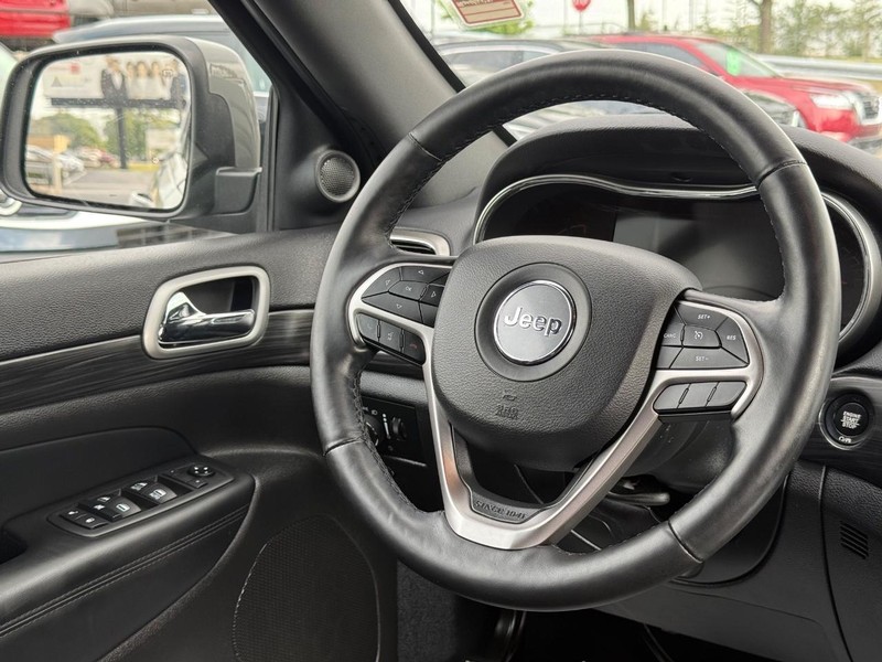 Jeep Grand Cherokee Vehicle Image 14