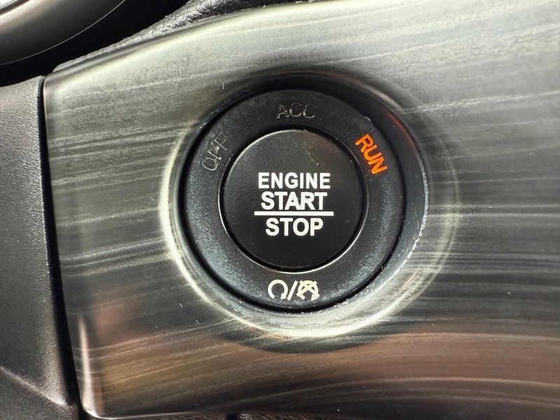 Jeep Grand Cherokee Vehicle Image 17
