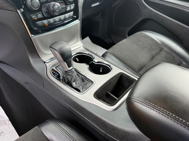 Jeep Grand Cherokee Vehicle Image 22