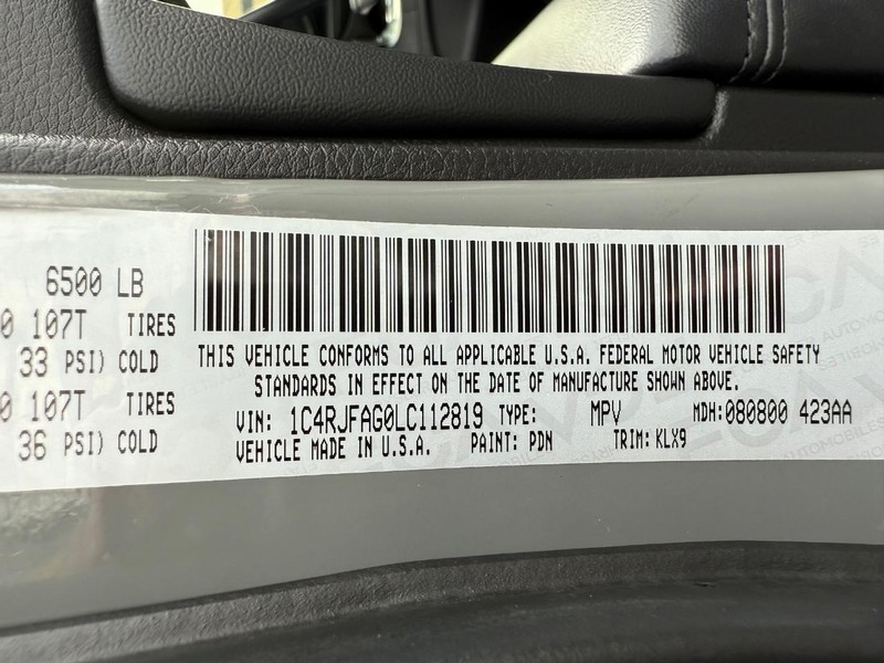 Jeep Grand Cherokee Vehicle Image 29