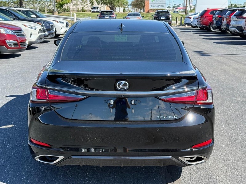 Lexus ES Vehicle Image 04