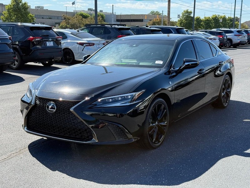 Lexus ES Vehicle Image 09