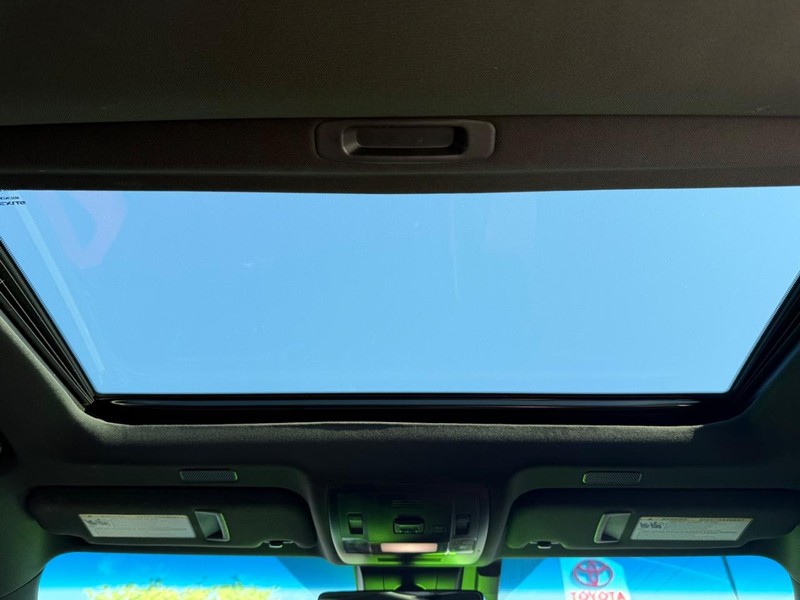 Lexus ES Vehicle Image 12