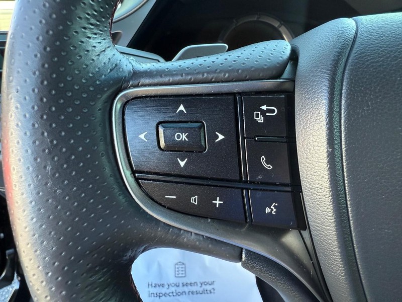 Lexus ES Vehicle Image 15