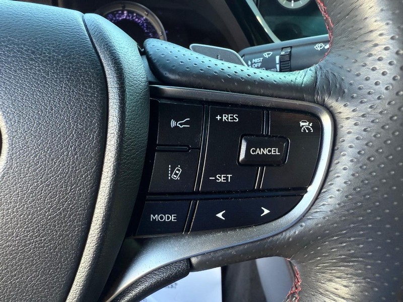 Lexus ES Vehicle Image 16