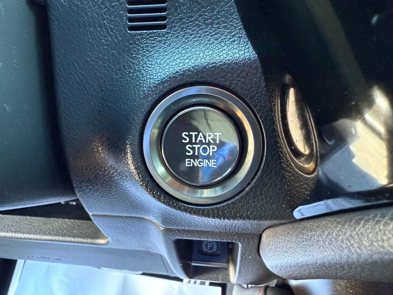 Lexus ES Vehicle Image 17