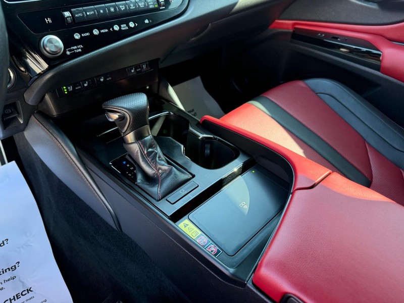 Lexus ES Vehicle Image 22