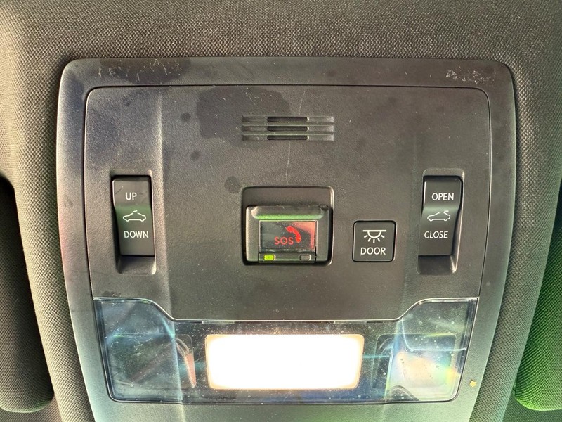Lexus ES Vehicle Image 24