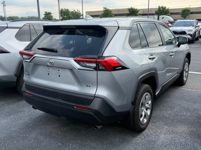 Toyota RAV4 Vehicle Image 04
