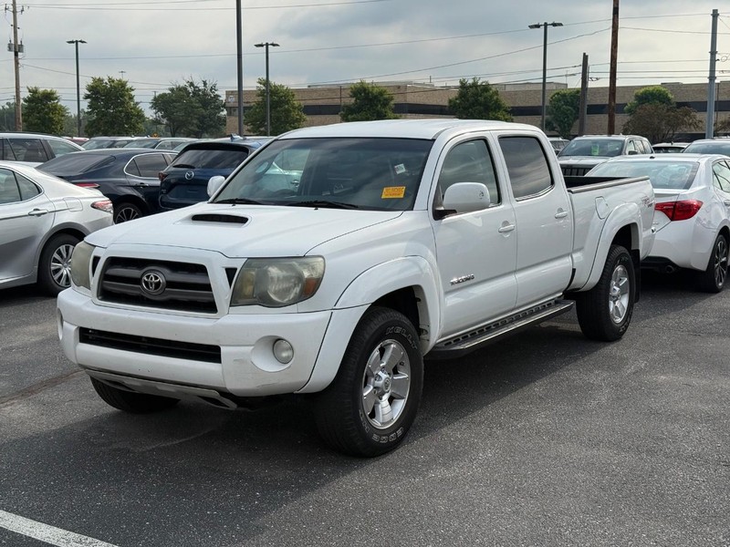 Toyota Tacoma Vehicle Image 02