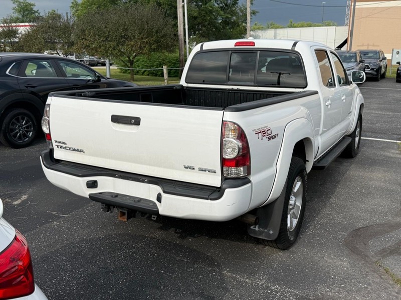 Toyota Tacoma Vehicle Image 04