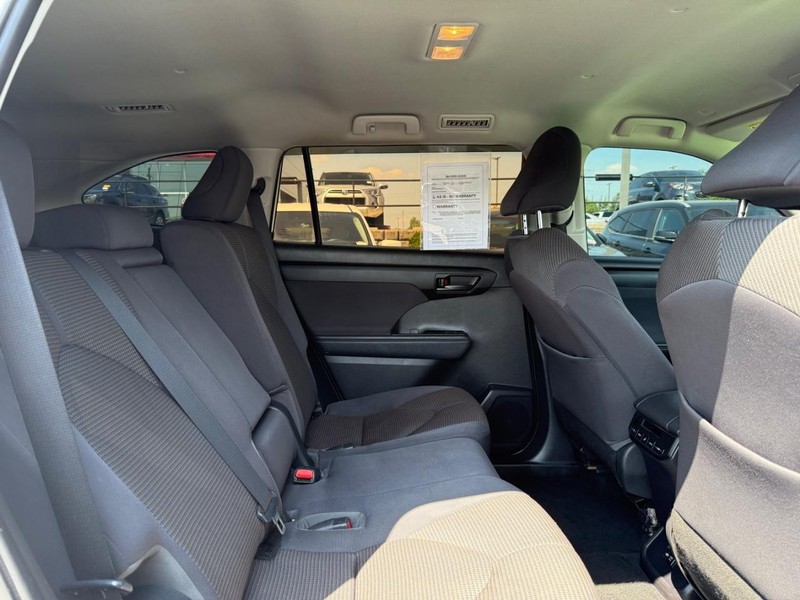 Toyota Highlander Vehicle Image 11