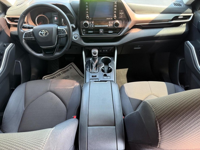 Toyota Highlander Vehicle Image 13