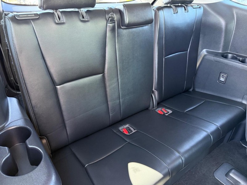 Toyota Highlander Vehicle Image 12