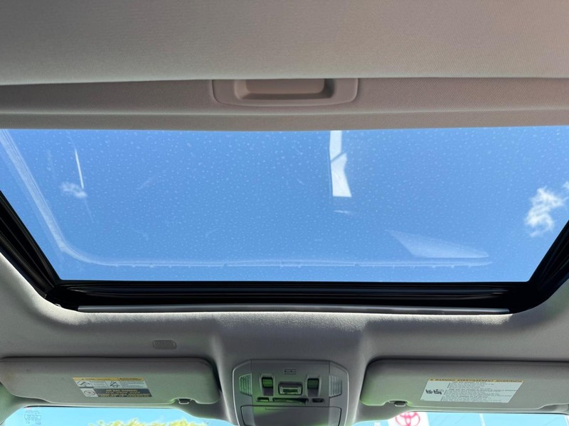 Toyota Highlander Vehicle Image 13