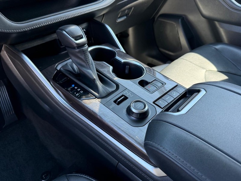 Toyota Highlander Vehicle Image 22