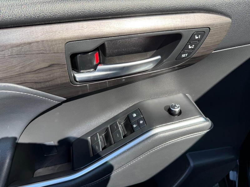 Toyota Highlander Vehicle Image 27