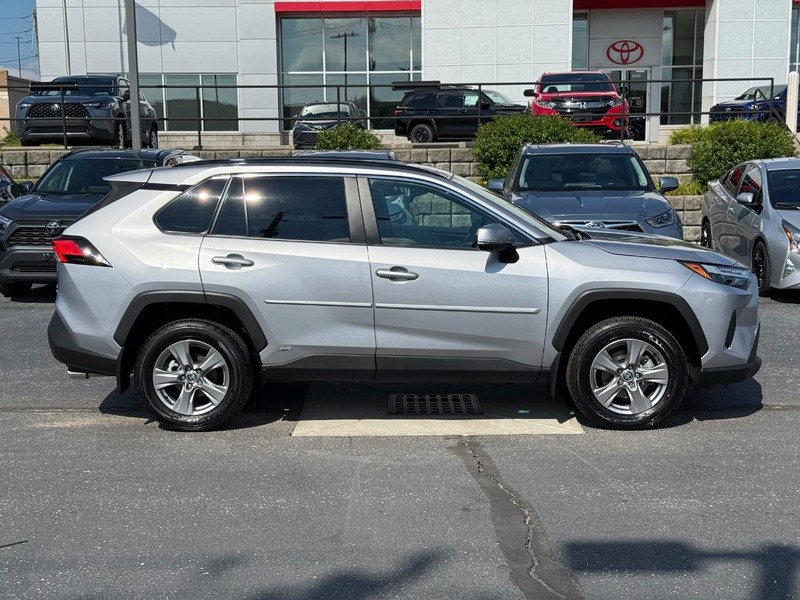 Toyota RAV4 Hybrid Vehicle Image 02