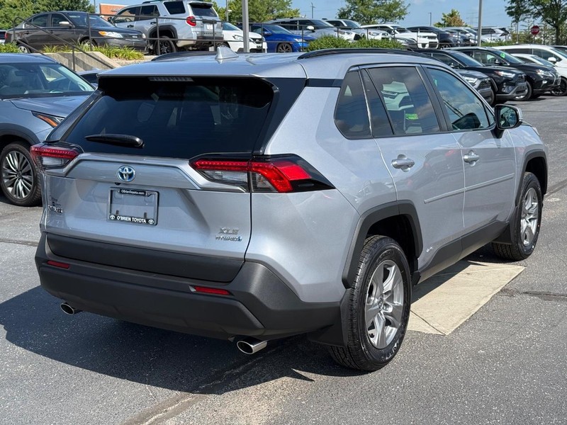 Toyota RAV4 Hybrid Vehicle Image 03
