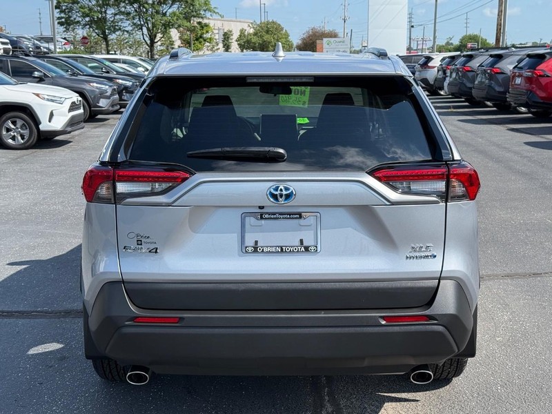 Toyota RAV4 Hybrid Vehicle Image 04
