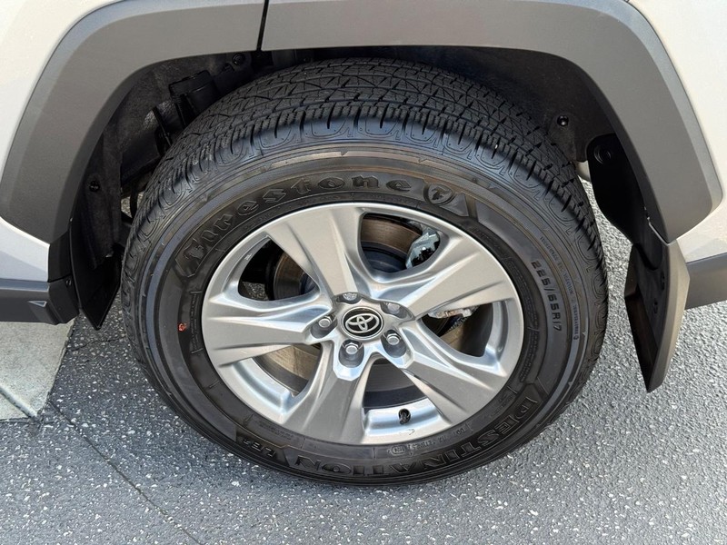 Toyota RAV4 Hybrid Vehicle Image 06
