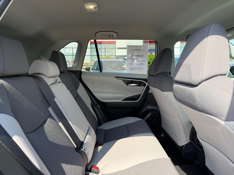 Toyota RAV4 Hybrid Vehicle Image 10