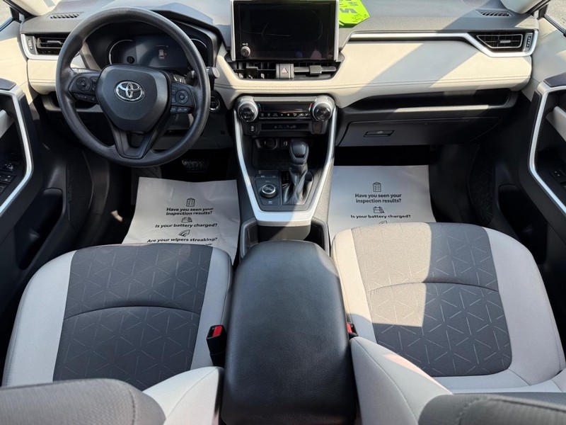 Toyota RAV4 Hybrid Vehicle Image 11